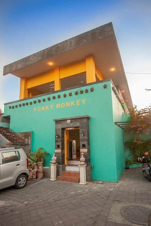 Funky Monkey Bali Hostel Kuta  Ruang foto